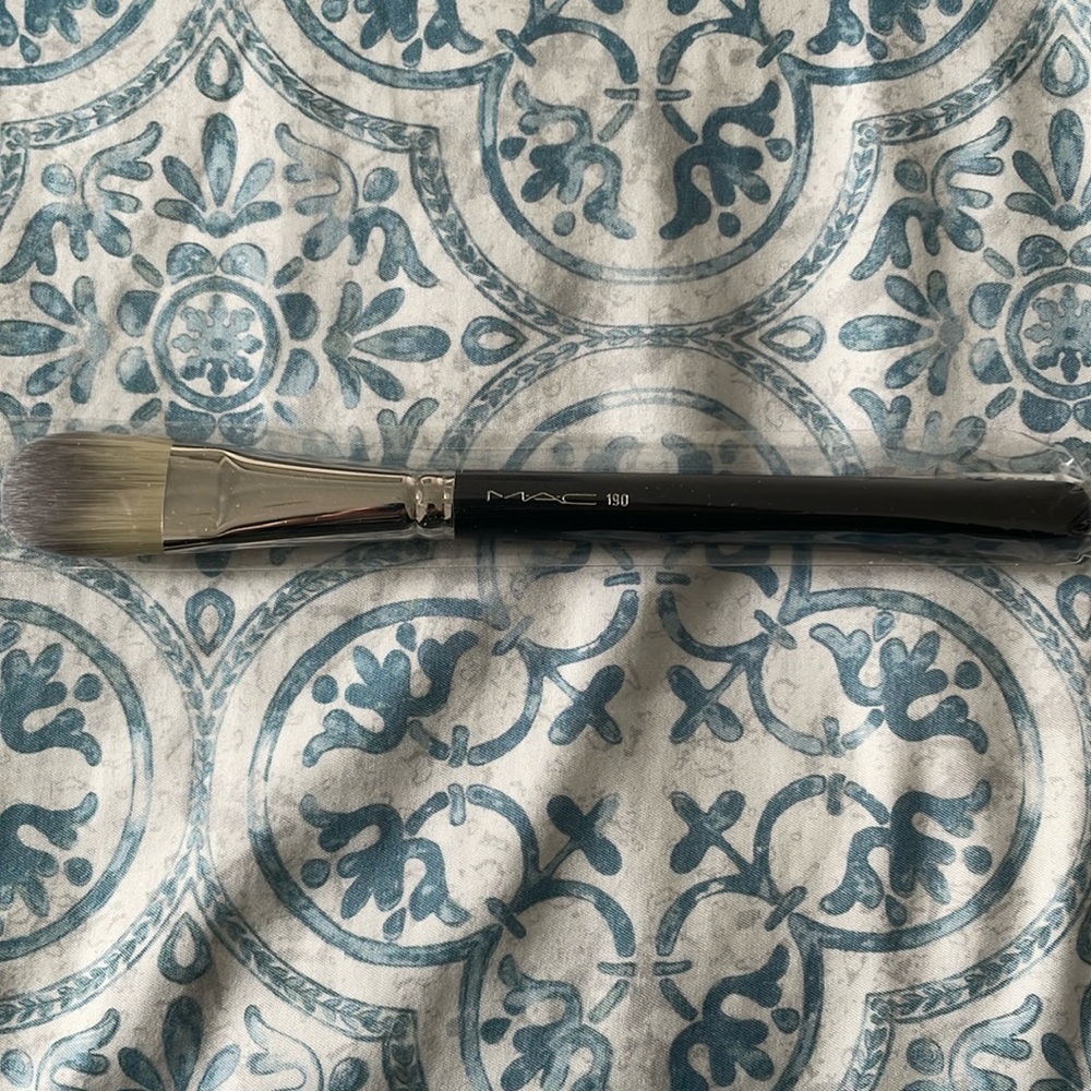 MAC 190 Synthetic Foundation Brush